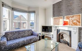 Lovely Place, Perfect For Family And Business Travellers Ideally Located Between The Commons